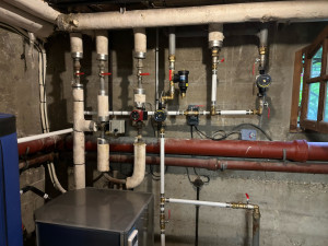 Photo de galerie - Notre équipe a effectué des modifications du système de chauffage d’une maison de plus de 500 m², avec l’ajout de circulateurs.