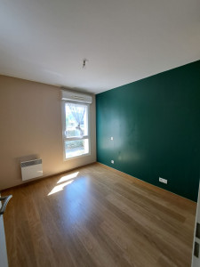 Photo de galerie - Peinture complète d'un appartement avec mise en couleur dans les chambres. 