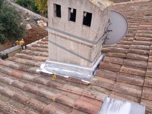 Photo de galerie - Hébergement plomps cheminée 