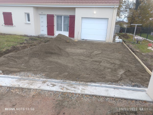 Photo de galerie - Réalisation d'un accès avec bordure béton et gravillons 