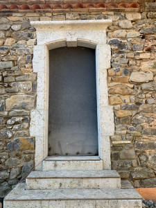 Photo de galerie - Encadrement pierre porte entrée