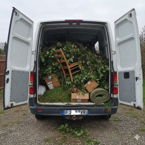Photo de galerie - Débarrasser des encombrants et des déchets verts 