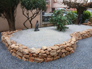 Photo de galerie - Minéralisation, stabilisation d'un espace en vue d'éclaircir le jardin