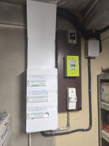 Photo de galerie - Création d'un tableau central de distribution dans une habitation équipée de portes fusibles.