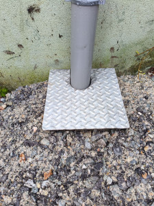 Photo de galerie - Cache tôle galvanisée pour regard gouttière 
