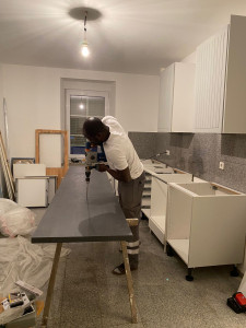 Photo de galerie - Pose de plan de travail cuisine. 