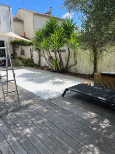 Photo de galerie - Taille autour d’une piscine 