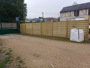 Photo de galerie - Cloture en panneau bois 