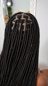 Photo de galerie - Braids simple longueur bas du dos 