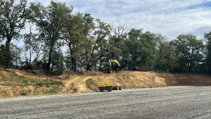 Photo de galerie - Reprise de talus Mini-pelle 5 tonnes