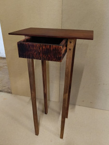 Photo de galerie - Petite table d'appoint réaliser pour une personne souhaitant mettre des plantes dessus 