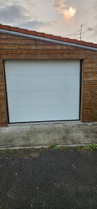 Photo de galerie - Voici la nouvelle porte de garage motorisé qui a était remplacé par mes soins chez un client 
