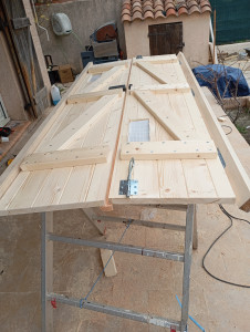 Photo de galerie - Fabrication sur mesure de volet bois