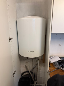 Photo de galerie - Dépose de l’ancien chauffe-eau HS + pose du nouveau chauffe-eau 