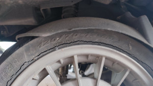 Photo de galerie - Remplacement de pneumatiques sur Scooter