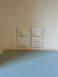 Photo de galerie - Installation de prises et interrupteur variateur.