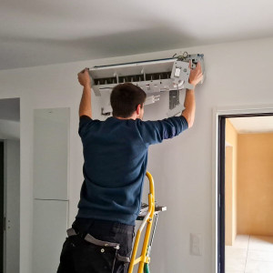Photo de galerie - Pose complète de climatisation par MaxiConfort 
Travail soigné et garantie de confort 