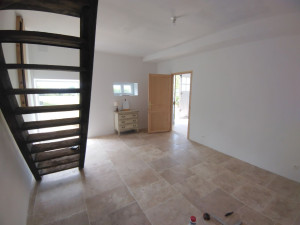 Photo de galerie - Pose de travertin au sol 
pose des cloison et plafond 
peinture 
pose de porte 