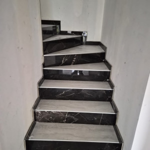 Photo de galerie - Pose carrelage 120x60cm escaliers 