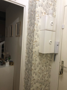 Photo de galerie - Pose de papier avec raccord dans l’entrée 