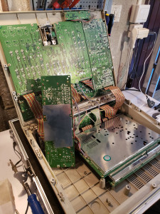 Photo de galerie - Reparation table mixage