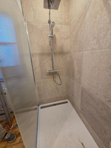 Photo de galerie - Bac à douche + colonne 