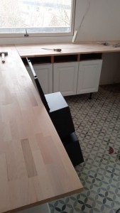 Photo de galerie - Rénovation d une cuisine
pose de carrelage , meubles, plan de travail, plomberie électricité et peinture