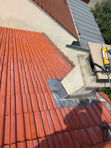 Photo de galerie - Nettoyage de toiture étanchéité de cheminée