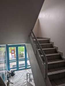 Photo de galerie - Rénovation monté d'escalier ,rattrapage maçonnerie.barodage peinture essence 