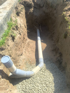 Photo de galerie - Réparation d'une canalisation d'eaux usées ( terrassement , supression  d'un syphon bouché et pose de tuyau en gravitaire calé en gravillons