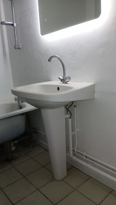 Photo de galerie - Changement d'un lavabo: avant 