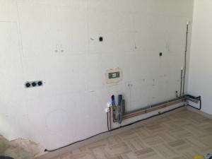 Photo de galerie - Réalisation réseaux évacuation, alimentation eau et électricité pour future cuisine.