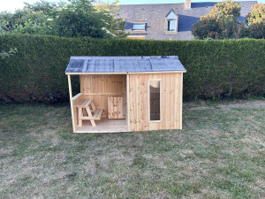 Photo de galerie - Montage d'une cabane en bois pour enfants