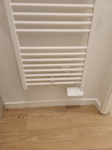 Photo de galerie - Pose de sèche serviette