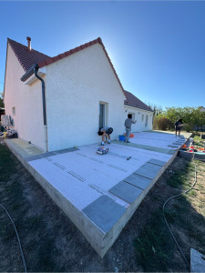 Photo de galerie - Pose carrelage d’une terasse de 120m2 Avec toile Ditra4 Drainante 