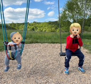 Photo de galerie - Petite balade au parc avec deux loulous de 2 et 5 ans 