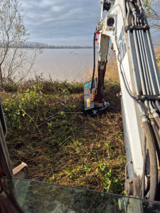 Photo de galerie - Nettoyage fossé bordure de Dordogne 