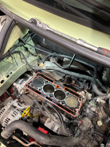 Photo de galerie - Remplacement joint de culasse (Twingo 1) avec épreuve et surfaçage de la culasse 
