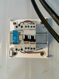 Photo de galerie - Tableau et protections obsolètes et non IP65