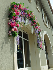 Photo de galerie - Pose d'une couronne florale composée par Monsieurflower.com pour un commerce en Suisse.

https://www.monsieurflower.com/facade/facades-page/