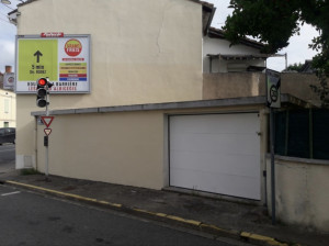 Photo de galerie - Recouvrement peinture du mur a coté du panneau , du mur a gauche du garage + garage