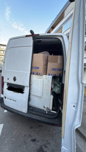 Photo de galerie - Camionnette chargée pour un, travail propre et organisé.
