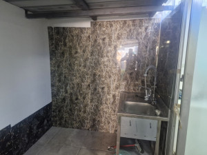 Photo de galerie - Création d'une cuisine pour restaurants. La pose de carlage  revetment murale Pose d'hiver, installation deaux Et électricité