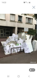 Photo de galerie - évacuation tout type de déchets 
gravats 
terre 
Tuile 
Plâtre 
bois 
végétaux 
meubles 
etc 