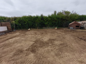 Photo de galerie - Nivellement de terrain pour aménagement extérieur 