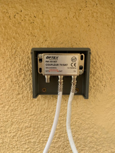 Photo de galerie - Installation d’un répartiteur d’antenne extérieur 