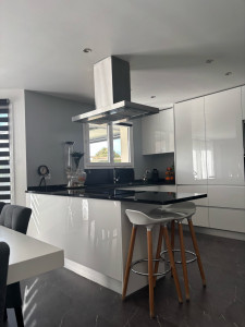 Photo de galerie - Ménage cuisine . poussière sols placard 