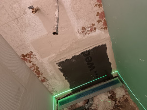 Photo de galerie - Projet passage baignoire... À une douche italienne avec siphon rectangulaire... En attendant chappe et béton Ciré. 