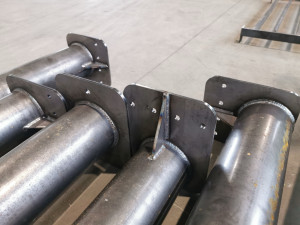 Photo de galerie - Assemblage structurel de poteaux porteurs dans le cadre de la construction d’un complexe d’habitation.