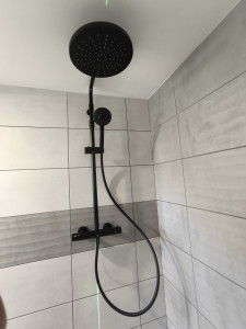 Photo de galerie - Pose d'une colonne de douche avec une condition de hauteur très restreint 